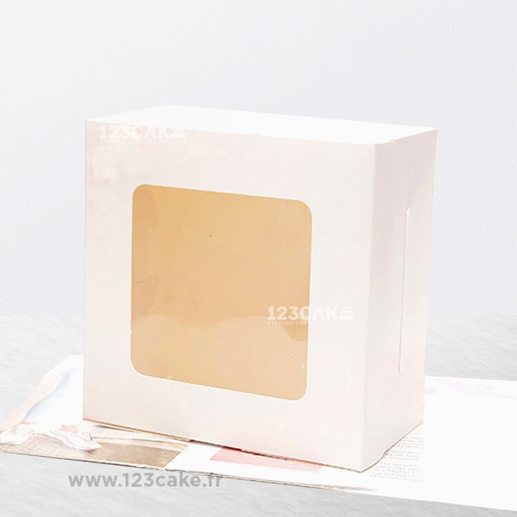 boite-gateau-carree-avec-fenetre
