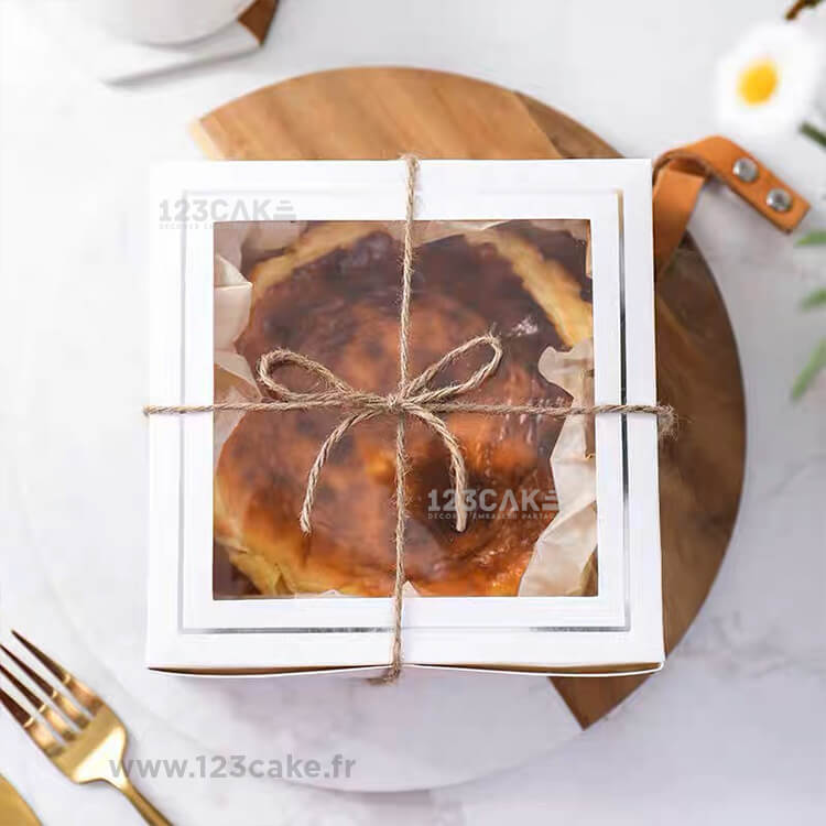 boite-transport-gateau-elegant-ruban-dore-fenetre-transparent-4