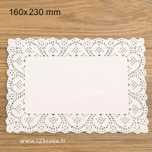 Pack de 10 Napperons en Dentelle-Sous les Gâteaux : Élégance et Raffinement pour tes Desserts