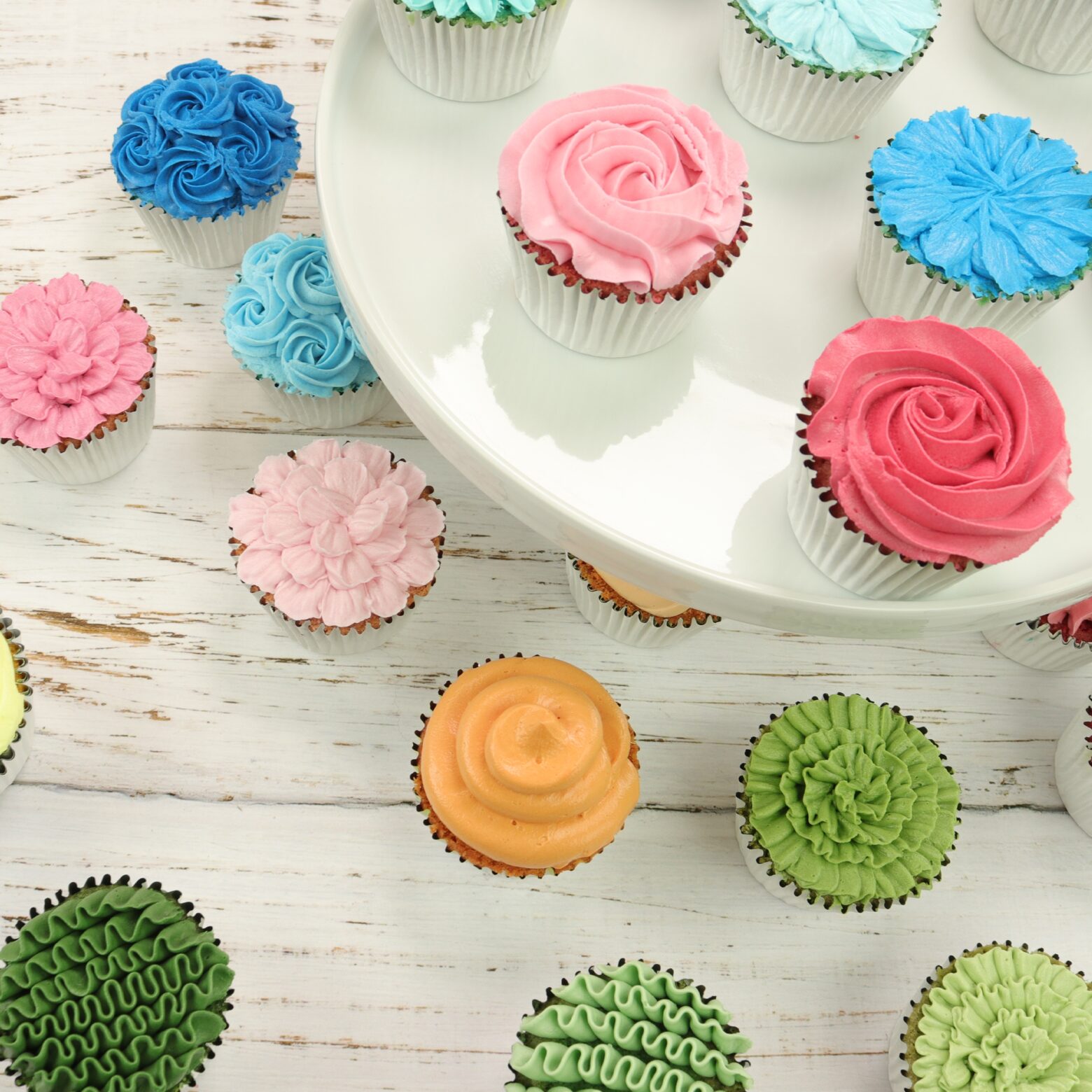 liquid-food-colours-various-cupcakes-01