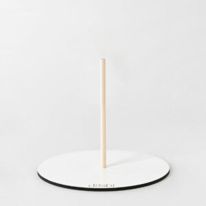 Support de gâteau robuste avec tige centrale (dowel) pour une stabilité optimale, parfait pour les créations de pâtisserie en hauteur.